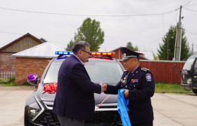 Түнхэл тосгоны Цагдаагийн албанд тусгай тоноглол бүхий автомашин хүлээлгэн өглөө