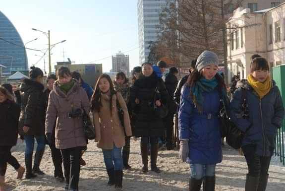 Монголд ажилгүй хүн биш ажлын байр олон байгааг харууллаа