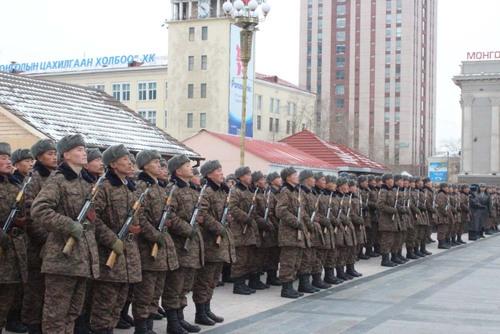 Оюутан цэрэг "албандаа" мордлоо