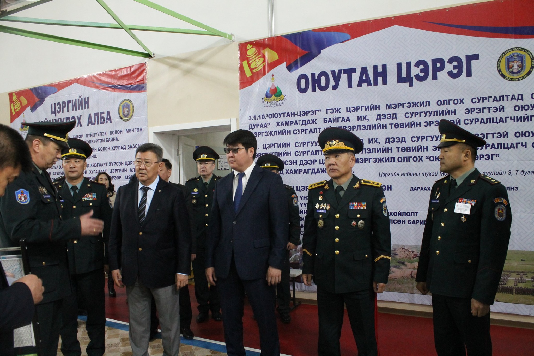 Батлан хамгаалахын сайд Н.Энхболд цэрэг татлагын явцтай танилцлаа