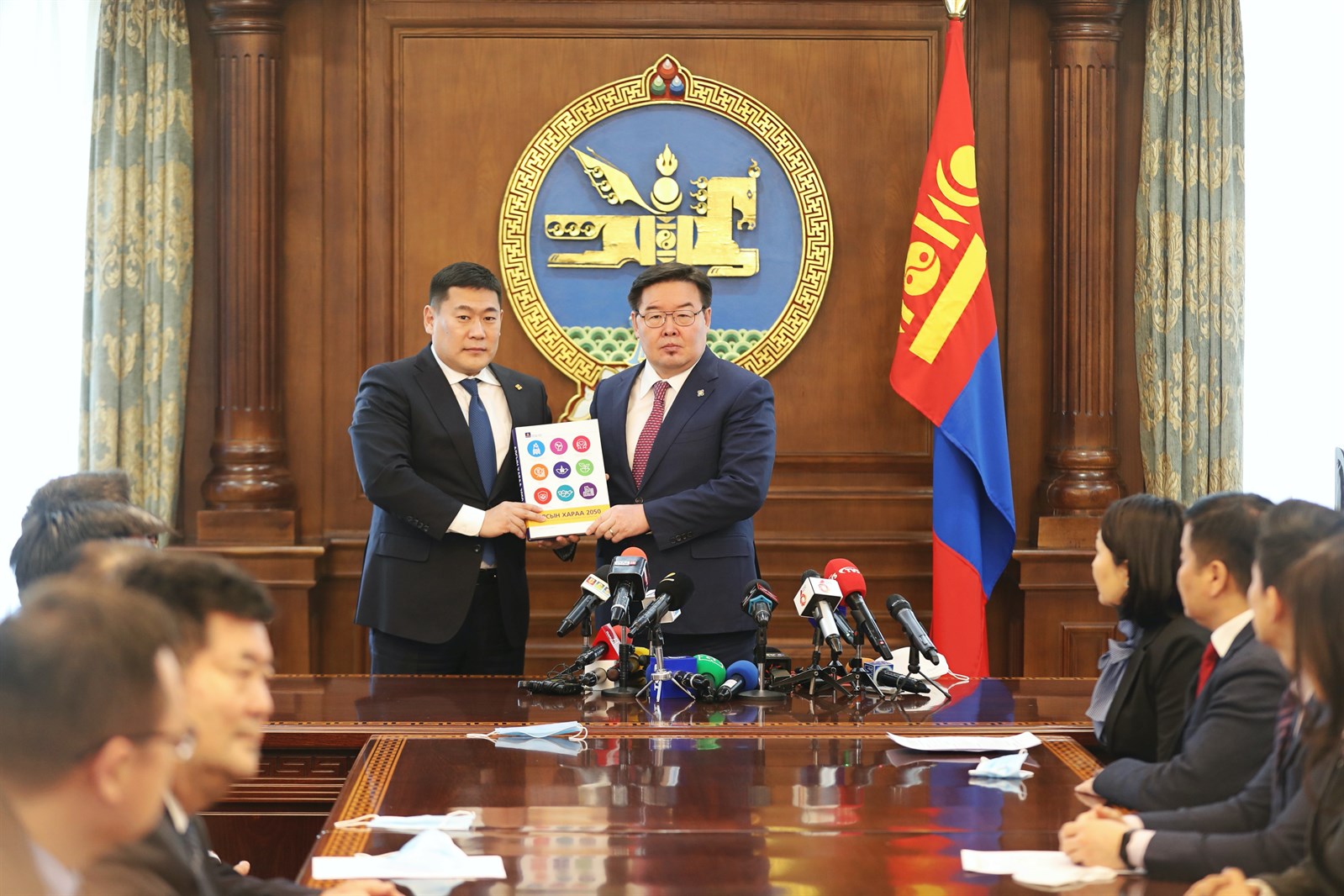 “Алсын хараа 2050” Монгол Улсын урт хугацааны хөгжлийн бодлогын баримт бичгийн төслийг өргөн барилаа