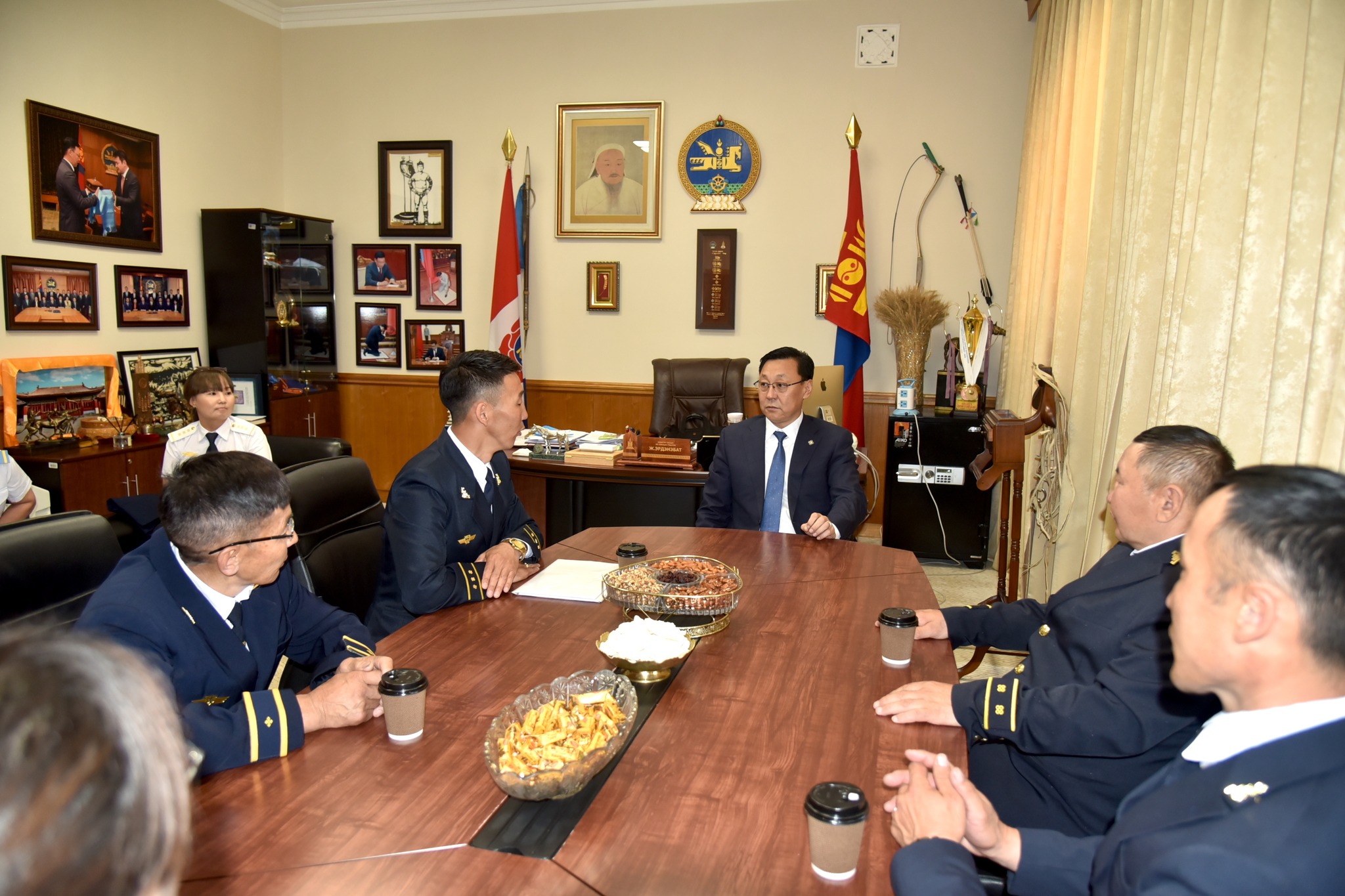 Сэлэнгэ аймгийн Сайхан суман дахь Улаанбаатар төмөр замын харьяа “Хөтөл” төмөр, бетон дэрний үйлдвэрийн хамт олны төлөөлөл ирж уулзлаа